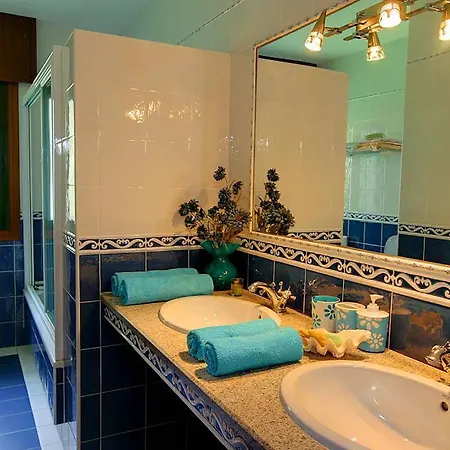 Вилла Sleeps 10 Pool Wifi Ас-Мариньяс